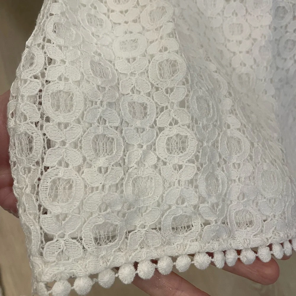 Beautiful white short sleeve top (lined). - Picture 4 of 6